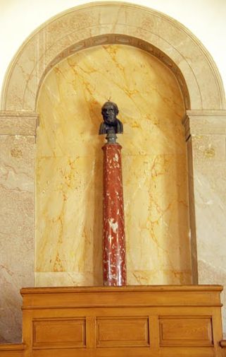 Buste d'Hippocrate, faculté de médecine