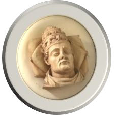 Masque funéraire d'Urbain V, dans l'atrium de la Faculté de médecine