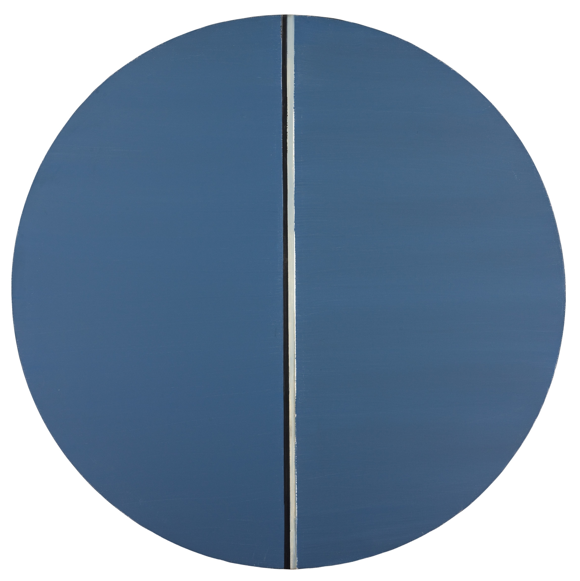 L'image représente une surface circulaire de couleur bleue uniforme, divisée en deux parties par une fine ligne verticale de couleur claire. Cette division crée un contraste subtil tout en maintenant une esthétique minimaliste et abstraite. La simplicité des formes et des couleurs invite à la contemplation.