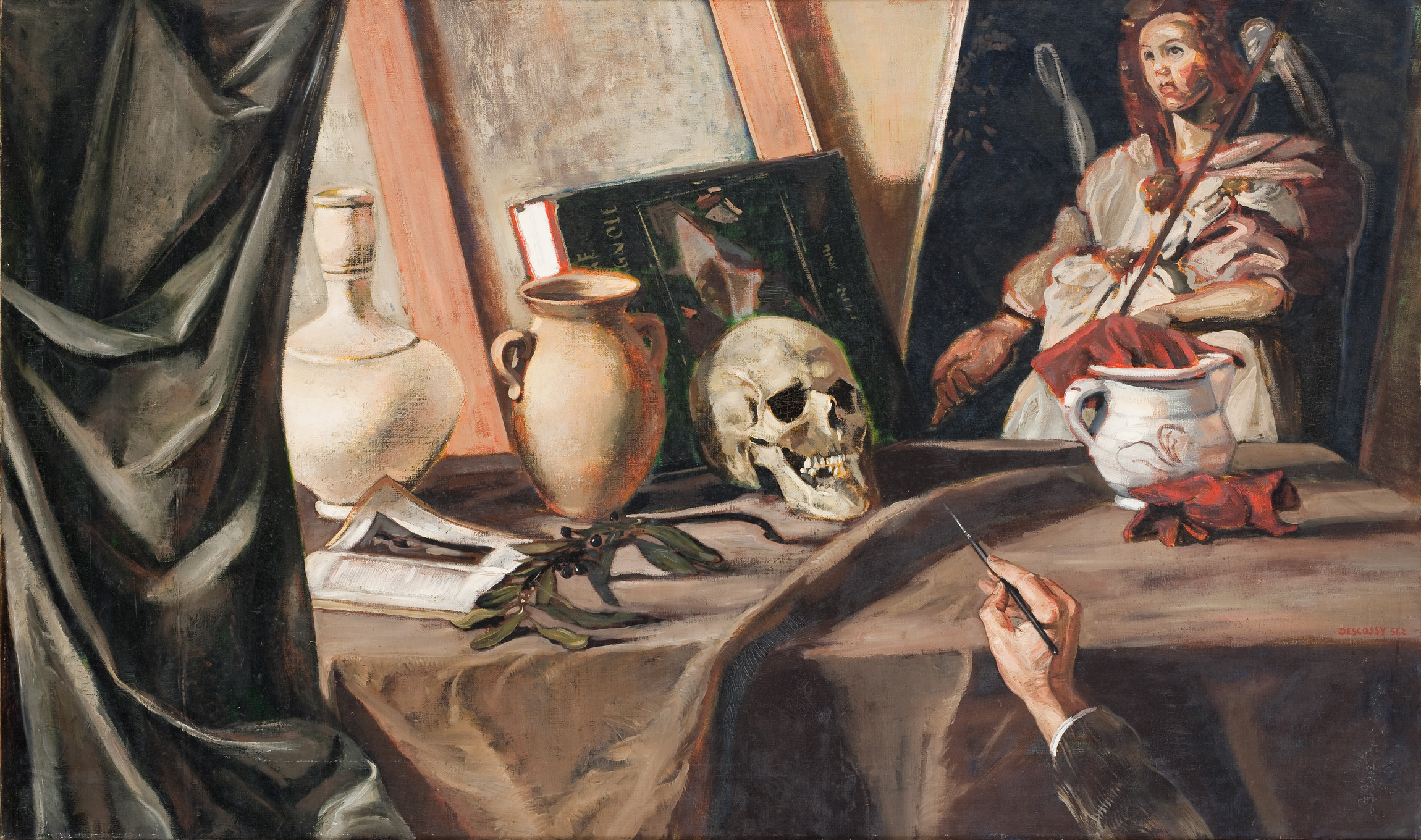 L'image représente une nature morte riche en détails et en symbolisme. On y voit divers objets disposés sur une table, notamment un vase, un crâne et un livre, qui évoquent des thèmes comme la vie, la mort et la connaissance. En arrière-plan, une figure humaine est visible, tenant un bâton et regardant le spectateur, ajoutant une dimension narrative à la composition. Le tableau joue avec la lumière et l'ombre, créant une atmosphère à la fois mystérieuse et contemplative. Les textures des différentes surfaces, comme le tissu et la céramique, sont très bien rendues, soulignant l'habileté de l'artiste.