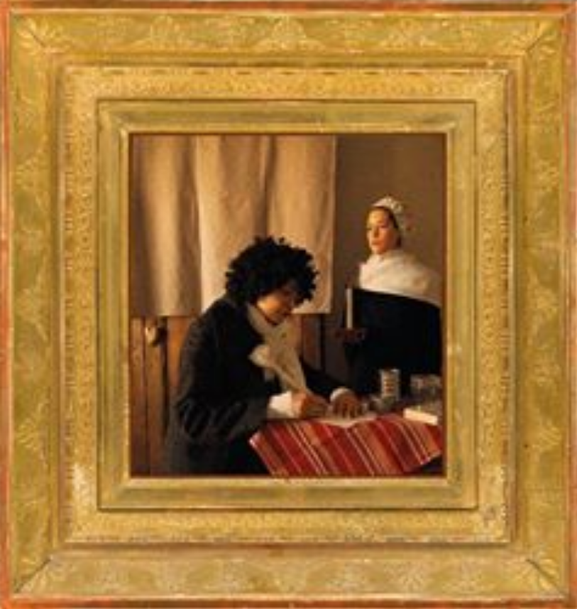 L'image représente une scène intérieure avec deux personnages : un homme assis à une table, penché sur ce qui semble être un document, et une femme debout à côté de lui. L'homme porte une perruque foncée et des vêtements du XVIIIe siècle, tandis que la femme est vêtue d'une robe noire avec un col blanc. Le décor est simple, avec des teintes sombres et une lumière douce qui met en valeur les expressions des personnages. La composition dégage une atmosphère d'intimité et de concentration.