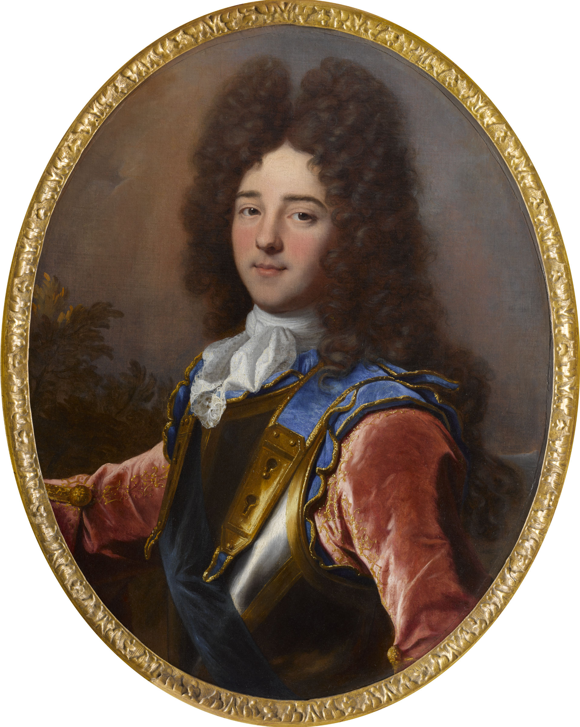 Cette image représente un portrait d'un jeune homme aristocratique, caractérisé par ses cheveux bouclés et volumineux. Il porte une tenue ornée, typique de la mode du XVIIe siècle, comprenant une chemise blanche froncée et un habit de couleur rose avec des accents en bleu. Son attitude est confiante et il se tient avec une posture élégante, le regard léger et assuré. Le cadre ovale et doré ajoute une touche classique au tableau, renforçant le caractère prestigieux du sujet.