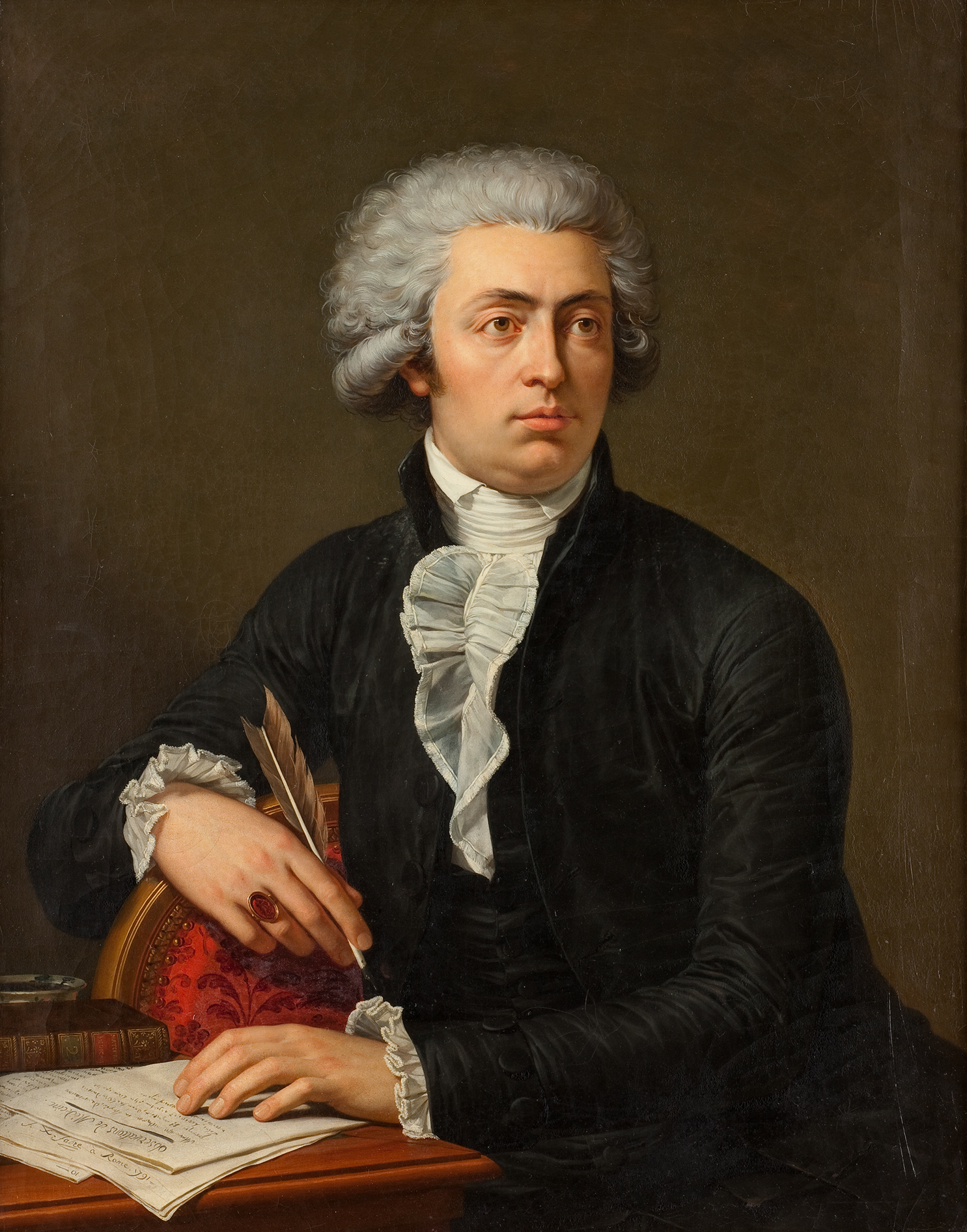 L'image représente un portrait d'un homme en costume du XVIIIe siècle. Il a des cheveux gris bien coiffés et arbore un visage sérieux mais pensif. Il porte un habit noir avec une cravate blanche élégante, et il est assis à une table sur laquelle sont posés des feuillets de musique et un livre. Son regard se tourne légèrement vers la droite, ce qui ajoute une impression de réflexion à son expression. L'ensemble dégage une atmosphère de sophistication et d'intellectualisme.