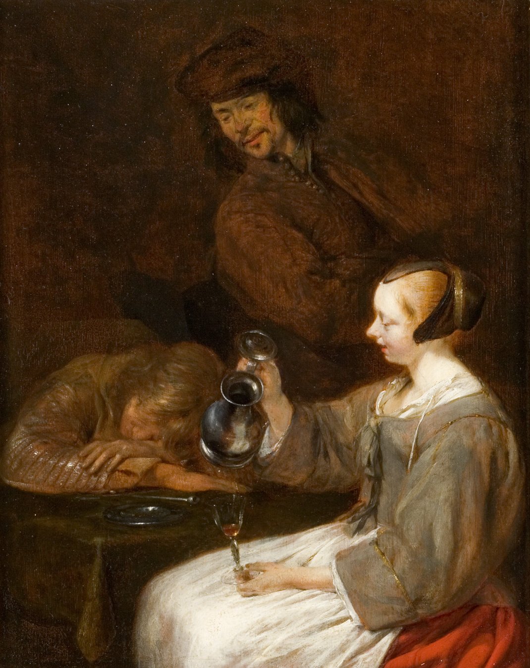 Cette peinture représente une scène intimiste dans une ambiance sombre et chaleureuse. Au premier plan, une jeune femme est assise à une table, tenant une carafe et un verre. Elle semble attentive à un homme affalé sur la table, probablement ivre, dont la tête repose sur son bras. Derrière elle, un autre homme observe la scène avec un sourire léger. La lumière met en valeur les visages et les textures des vêtements, créant une atmosphère de convivialité et de désordre. Les couleurs sont riches et contrastées, ajoutant à l'intensité émotionnelle de la composition.