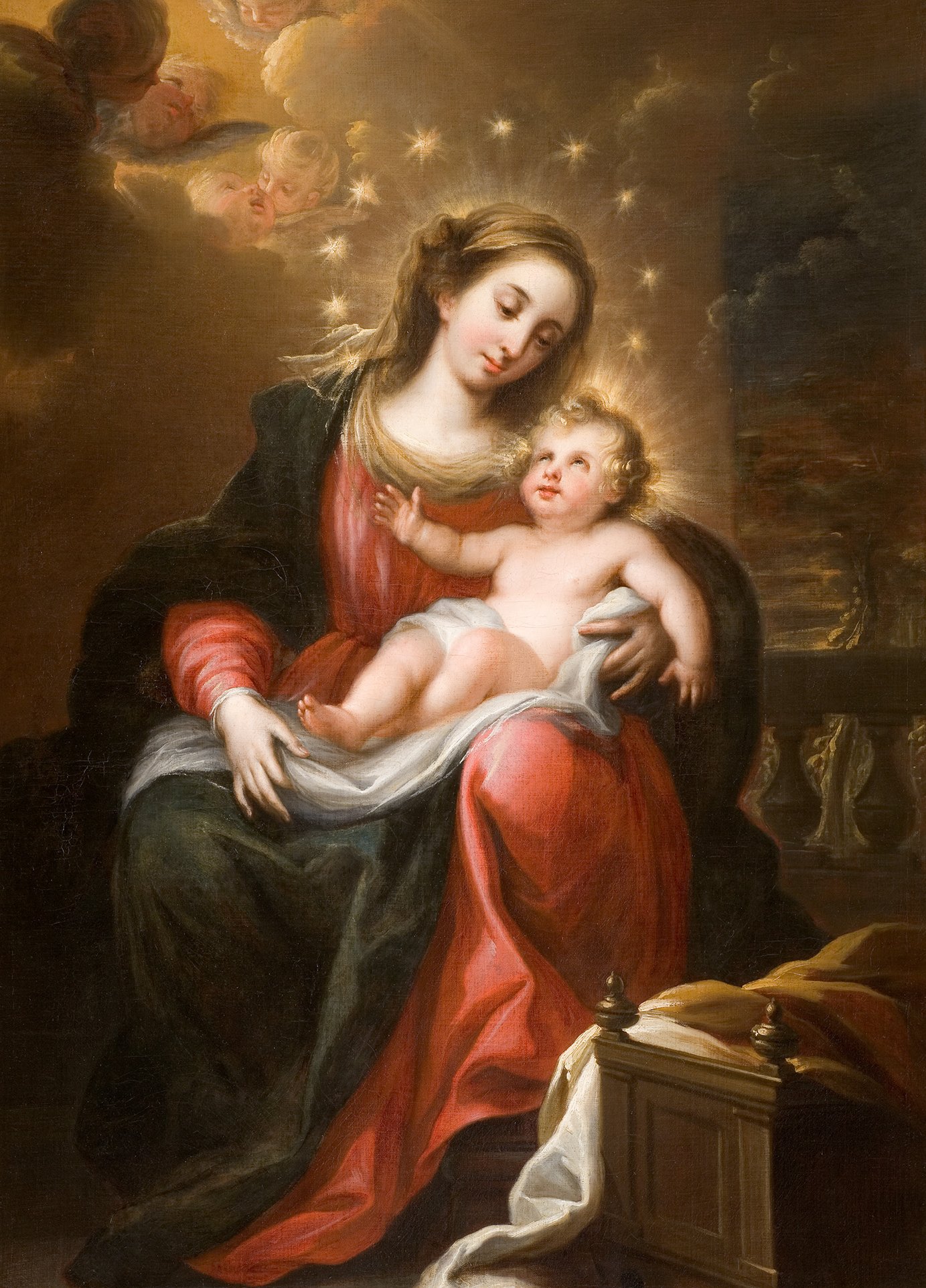 L'image représente une scène religieuse mettant en avant la Vierge Marie et l'Enfant Jésus. Marie est portraiturée avec un visage doux et affectueux, tenant l'Enfant Jésus sur ses genoux. Elle est vêtue d'une robe sombre avec des accents rouges, tandis que l'Enfant est nu et semble joyeux. L'arrière-plan comprend un ciel illuminé, où l'on peut discerner des anges. Des halos lumineux entourent leur tête, symbolisant leur sainteté. L'ensemble de la composition évoque une profonde tendresse et une atmosphère divine.