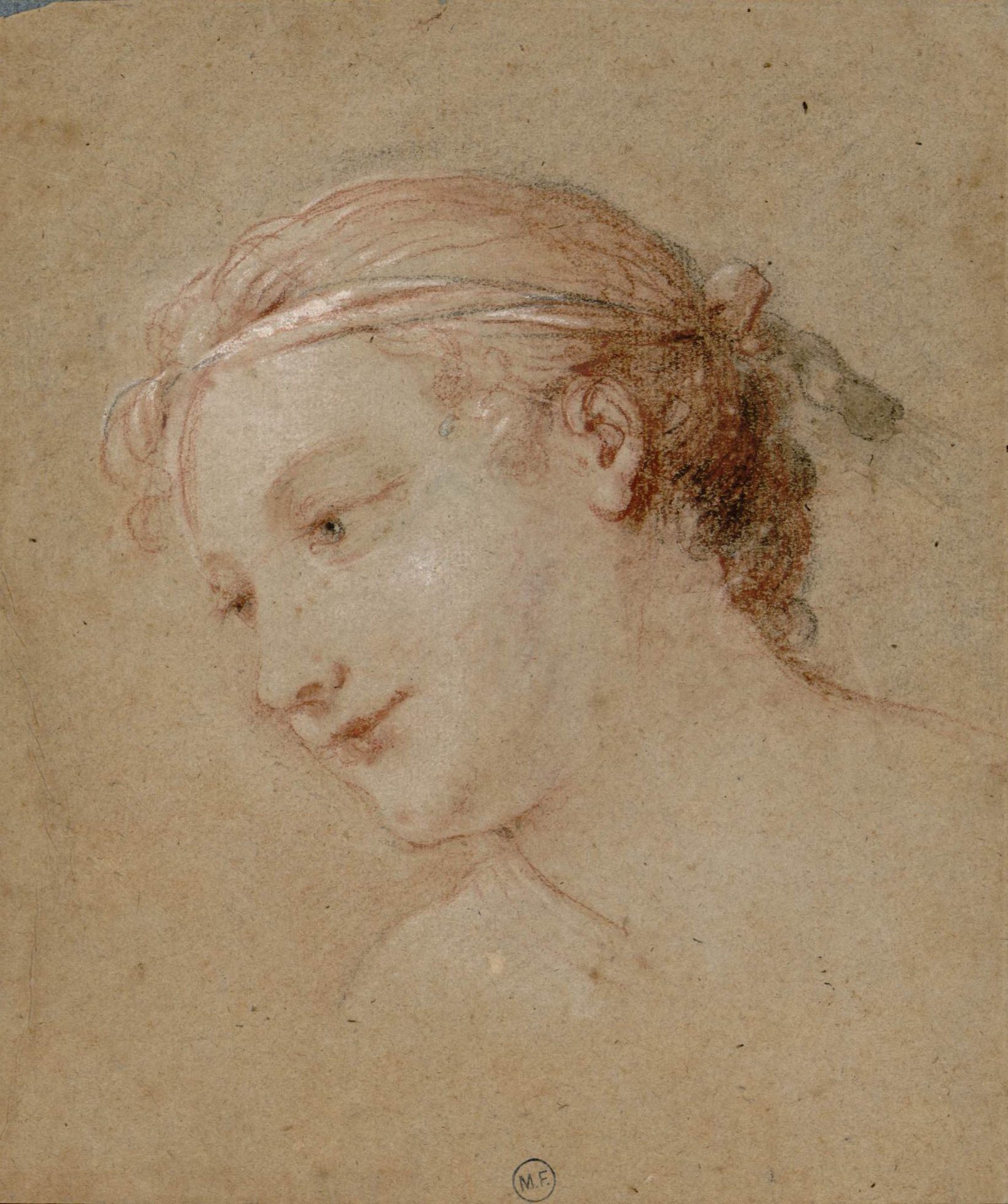 L'image montre un portrait délicat d'une femme, probablement réalisée à l'aquarelle ou au crayon. Elle a les cheveux bouclés et attachés, avec un bandeau sur le front. Son expression est douce et contemplative, et son visage est tourné légèrement sur le côté. Le fond est beige, mettant en valeur les tonalités de sa peau et les détails subtils de son visage. L'ensemble dégage une élégance simple et une sensibilité artistique.