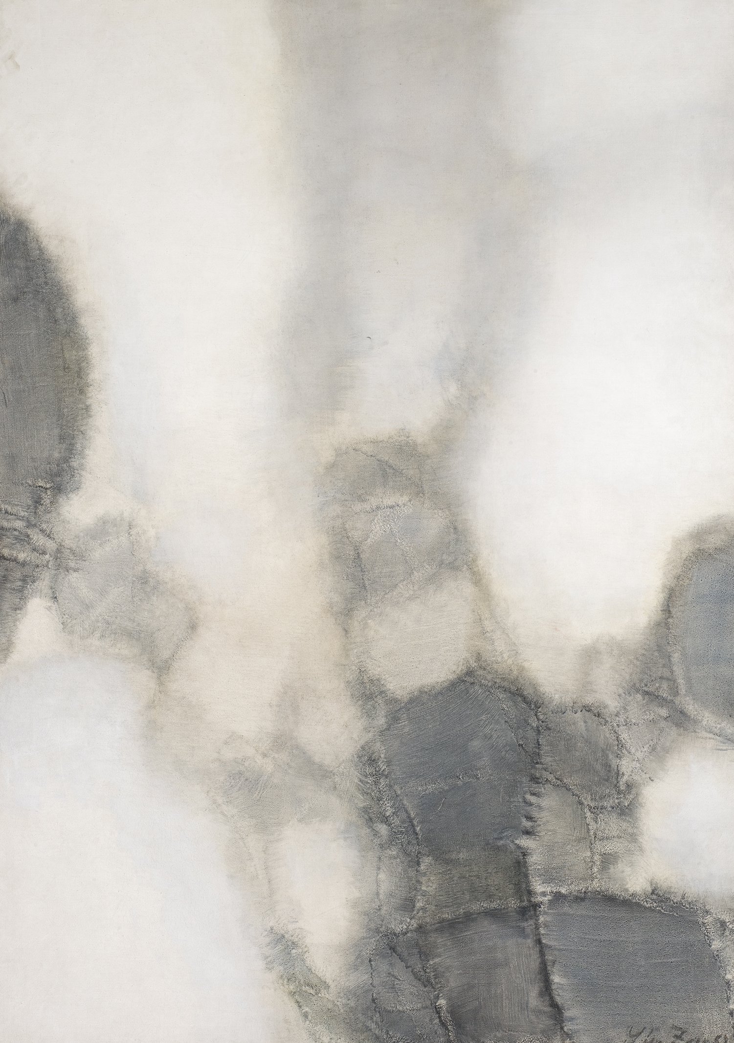 L'image montre une composition abstraite, avec des nuances de gris et de blanc. Les formes semblent floues et se mélangent entre elles, créant une atmosphère éthérée. Les touches de peinture peuvent évoquer un sentiment de mouvement ou de fluidité, tandis que le fond clair donne une impression de légèreté. Cette œuvre semble inviter à l'interprétation personnelle, en suscitant des émotions et des réflexions.