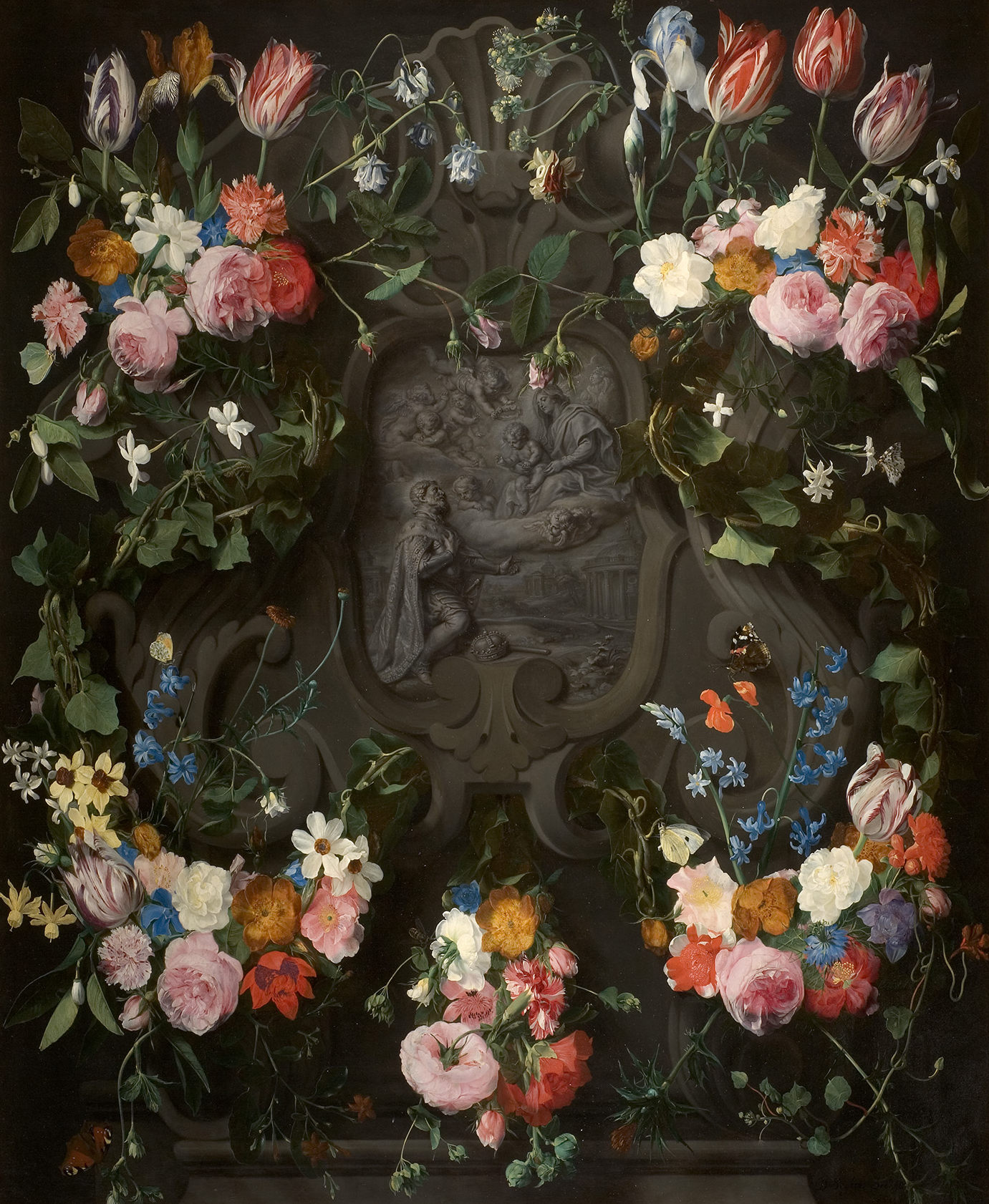 L'image représente une composition florale riche et détaillée, entourant une scène centrale embellie d'une œuvre sculptée ou d'une bas-relief. Les fleurs, aux couleurs vives et variées, telles que des roses, des tulipes, et d'autres fleurs sauvages, forment des guirlandes luxuriantes. Le fond sombre met en valeur la vibrance des couleurs des fleurs, créant un contraste harmonieux. La scène centrale semble illustrer une figure humaine, ajoutant une touche d'élégance à l'ensemble de l'œuvre. Les éléments naturels et la composition soigneusement arrangée évoquent un sentiment de beauté et de délicatesse.