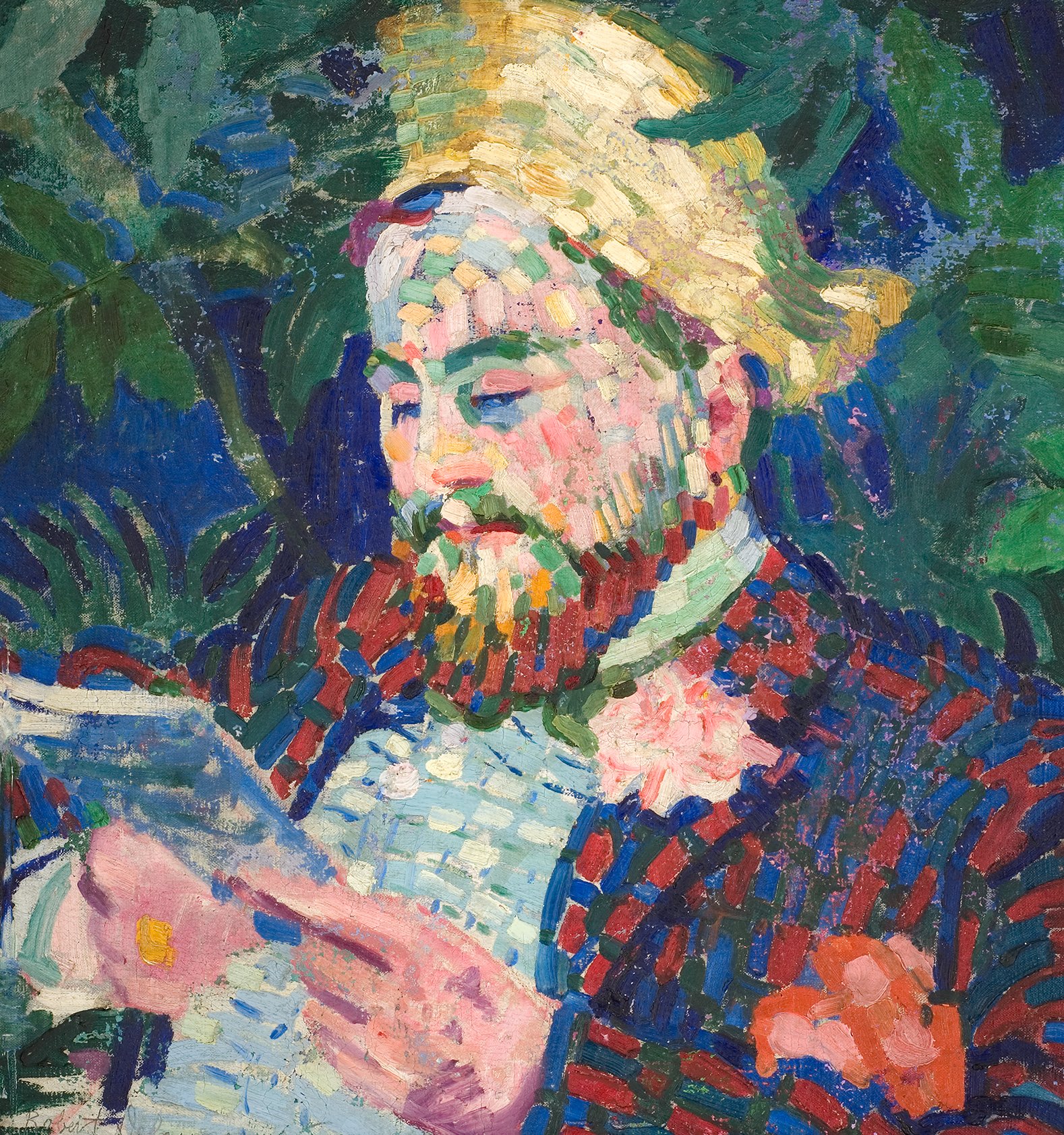 L'image représente un homme assis, lisant une lettre ou un document. Il a une barbe rousse et porte un chapeau clair. Son visage est peint avec des coups de pinceau colorés, ce qui donne une impression de texture et de profondeur. Le fond est composé de formes abstraites et de couleurs vives, suggérant un environnement naturel ou luxuriant. L'utilisation des couleurs éclatantes et des techniques de peinture impressionnistes crée une ambiance vivante et dynamique.