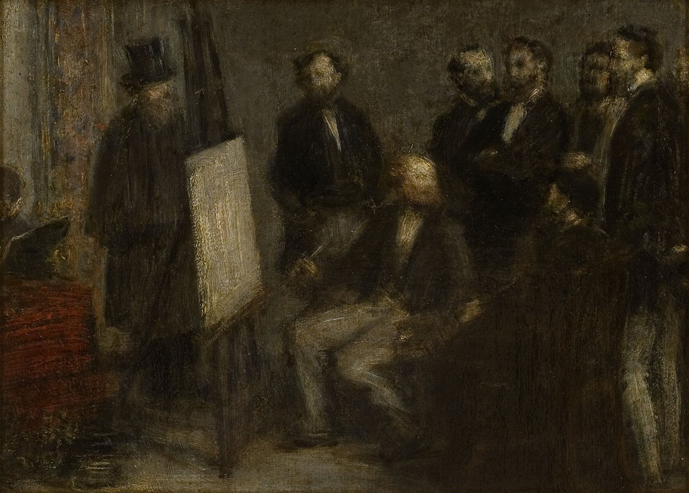 L'image représente un groupe d'hommes rassemblés autour d'un artiste qui semble être en train de peindre ou de donner une démonstration devant un chevalet blanc. Les hommes, habillés de manière formelle, sont attentifs et concentrés sur l'artiste. L'ambiance est sombre et le style de peinture est quelque peu flou, ce qui donne une impression de mystère et d'intimité à la scène. L'éclairage met en relief les visages des spectateurs, soulignant leur intérêt pour le travail de l'artiste.