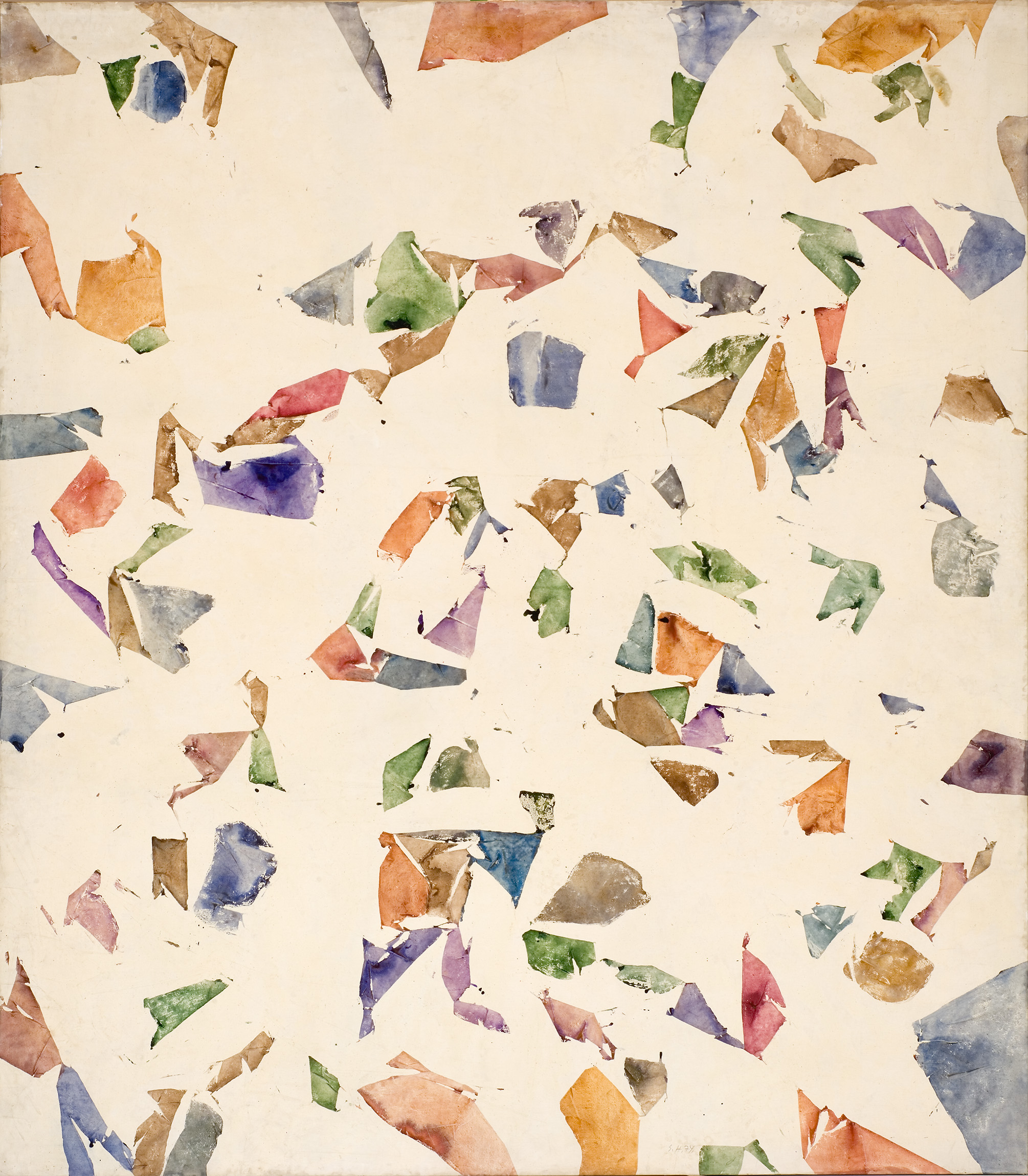 L'image montre un fond clair sur lequel sont dispersés des morceaux de papier en couleur. Les fragments ont des teintes variées, allant du bleu au rouge, en passant par le vert et le jaune. Leur disposition est aléatoire, créant une composition abstraite et dynamique. Cette œuvre évoque une sensation de légèreté et de mouvement grâce à l'utilisation de différentes couleurs et formes.