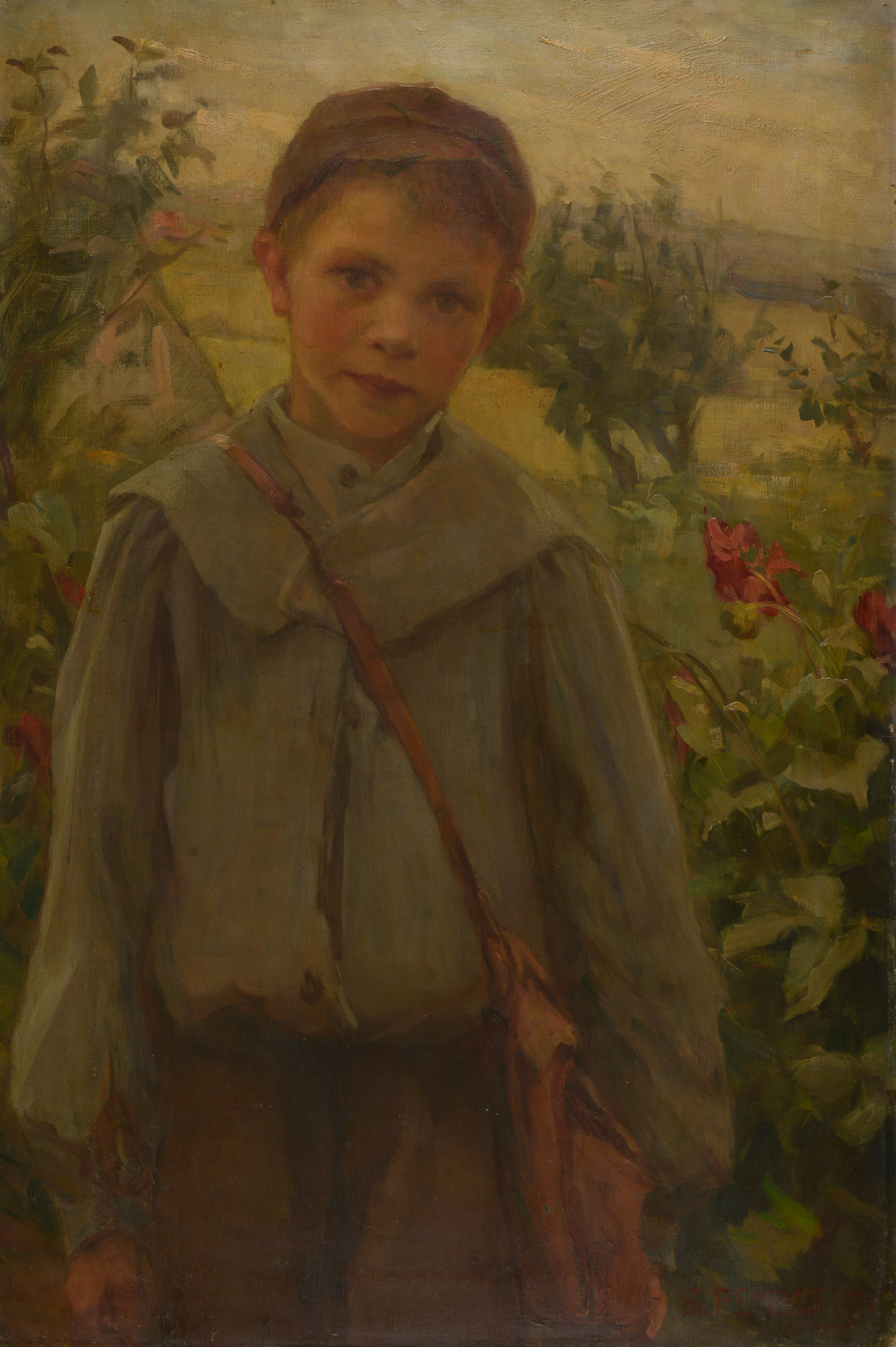L'image représente un jeune garçon debout, au milieu d'un jardin fleuri. Il porte une chemise à col large et un sac bandoulière. Son expression est douce et un peu mélancolique. En arrière-plan, on peut voir des roses et une vaste étendue de verdure sous un ciel clair, ce qui crée une atmosphère paisible et bucolique. La palette de couleurs est douce et les coups de pinceau donnent une impression de tendresse.