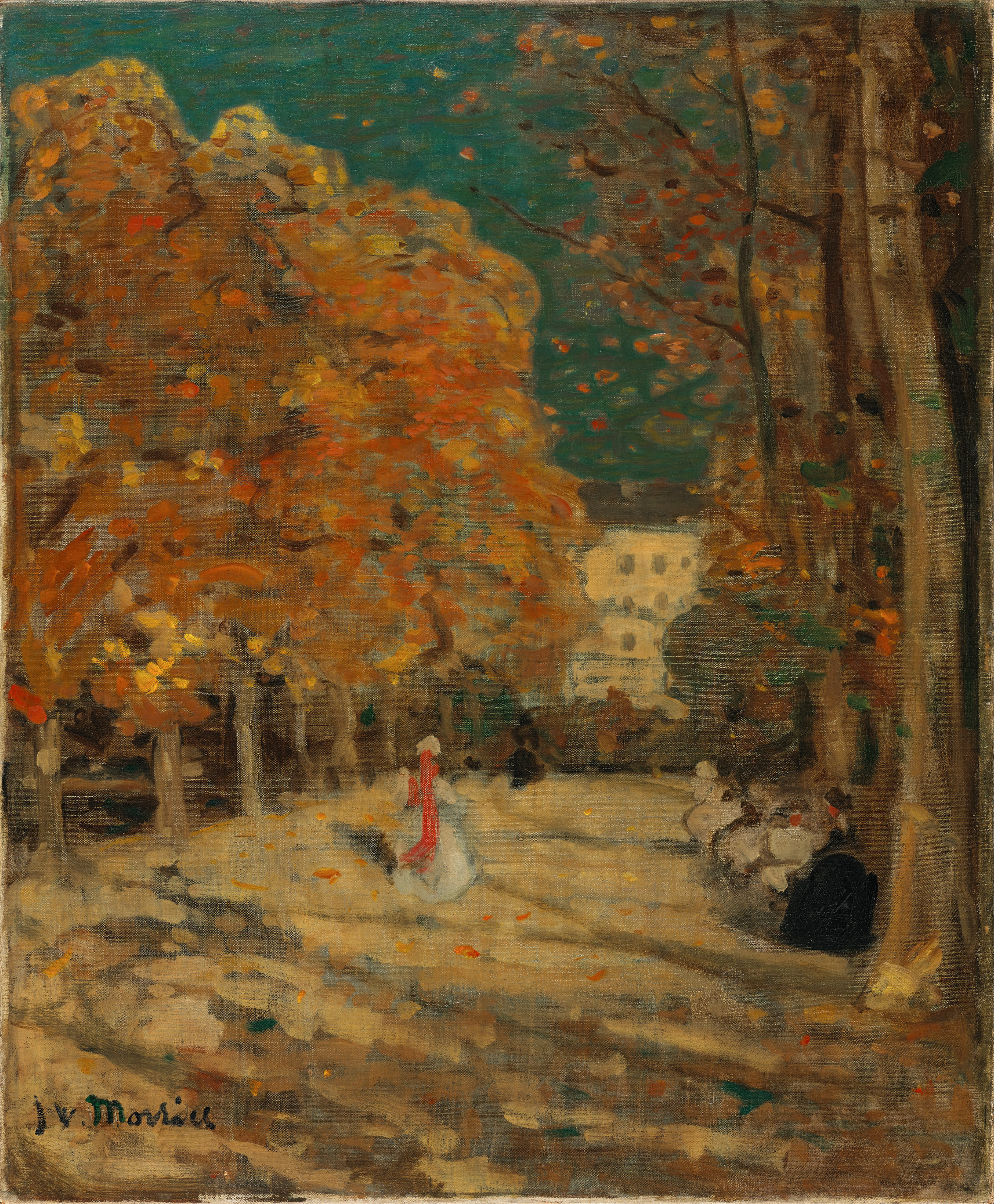 L'image représente un paysage automnal avec des arbres aux feuilles dorées et orangées. Un chemin bordé d'arbres semble mener à un bâtiment en arrière-plan, peint de manière floue. On peut voir une figure en robe blanche marchant sur ce chemin, tandis que quelques silhouettes d'autres personnes sont assises à gauche. L'atmosphère est tranquille et évoque une balade contemplative dans un parc. Les couleurs chaudes de l'automne ajoutent une ambiance douce et paisible à la scène.