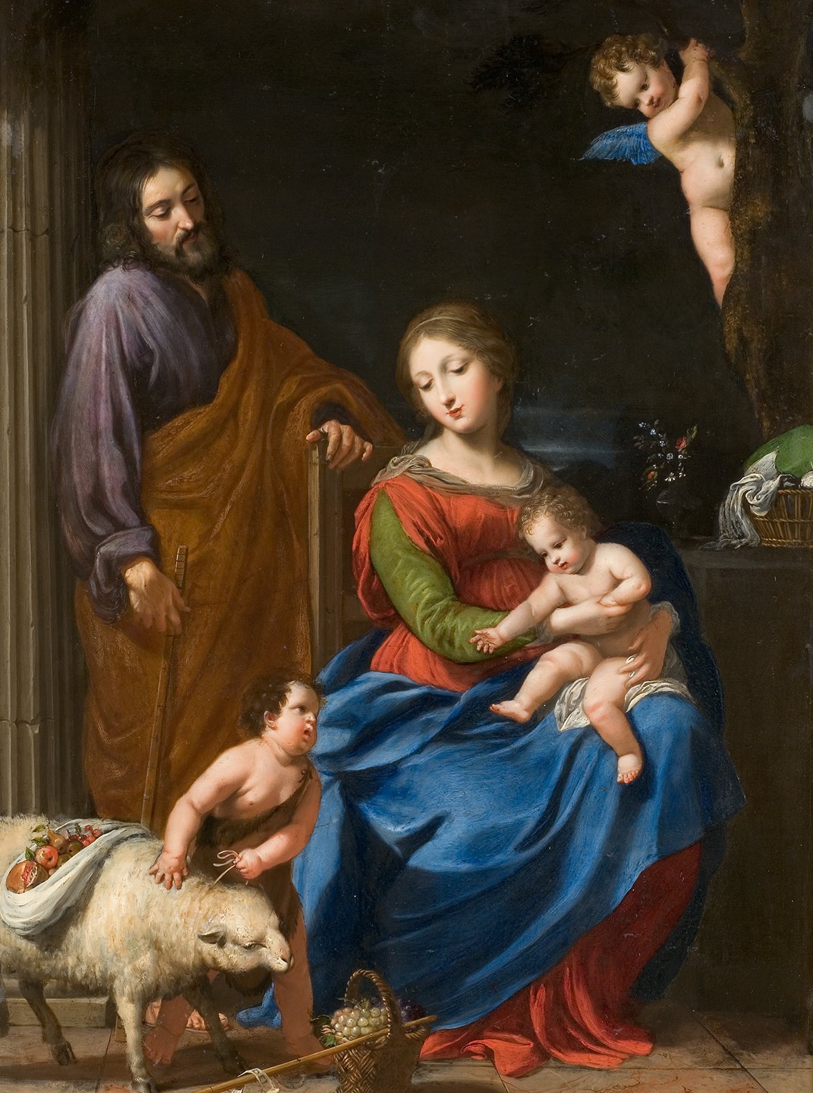L'image représente une scène biblique traditionnelle. Au centre, une femme, souvent identifiée comme Marie, tient un enfant, qui est probablement Jésus. Elle est assise, vêtue d'une robe colorée, avec un tissu bleu dominant. À ses côtés, un homme, généralement considéré comme Joseph, regarde la mère et l'enfant avec bienveillance. Deux anges apparaissent en haut à droite, ajoutant une touche céleste à la composition. Dans le premier plan, deux jeunes enfants, l'un jouant avec un agneau, apportent une atmosphère de douceur et d'innocence à la scène. L'arrière-plan est sombre, mettant en valeur les figures et les couleurs vives des vêtements. L'ensemble dégage une sensation de paix et de sérénité.
