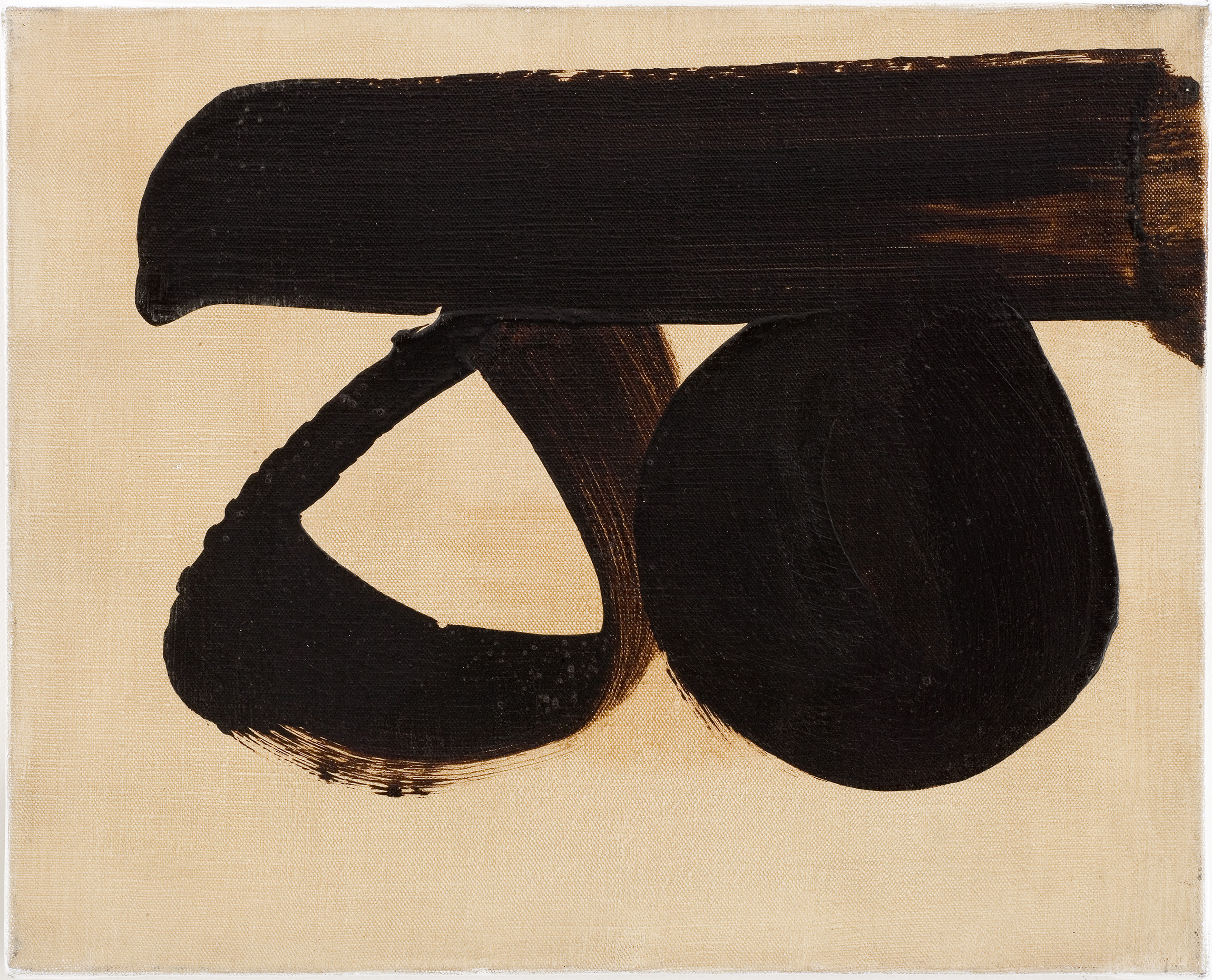 L'image semble représenter une toile avec des motifs abstraits. On y voit des formes noires, probablement des coups de pinceau, sur un fond beige. Les formes sont organiques et fluides, créant un contraste marqué avec le fond. Cette composition minimaliste suggère une certaine liberté artistique et une exploration des formes et des textures.