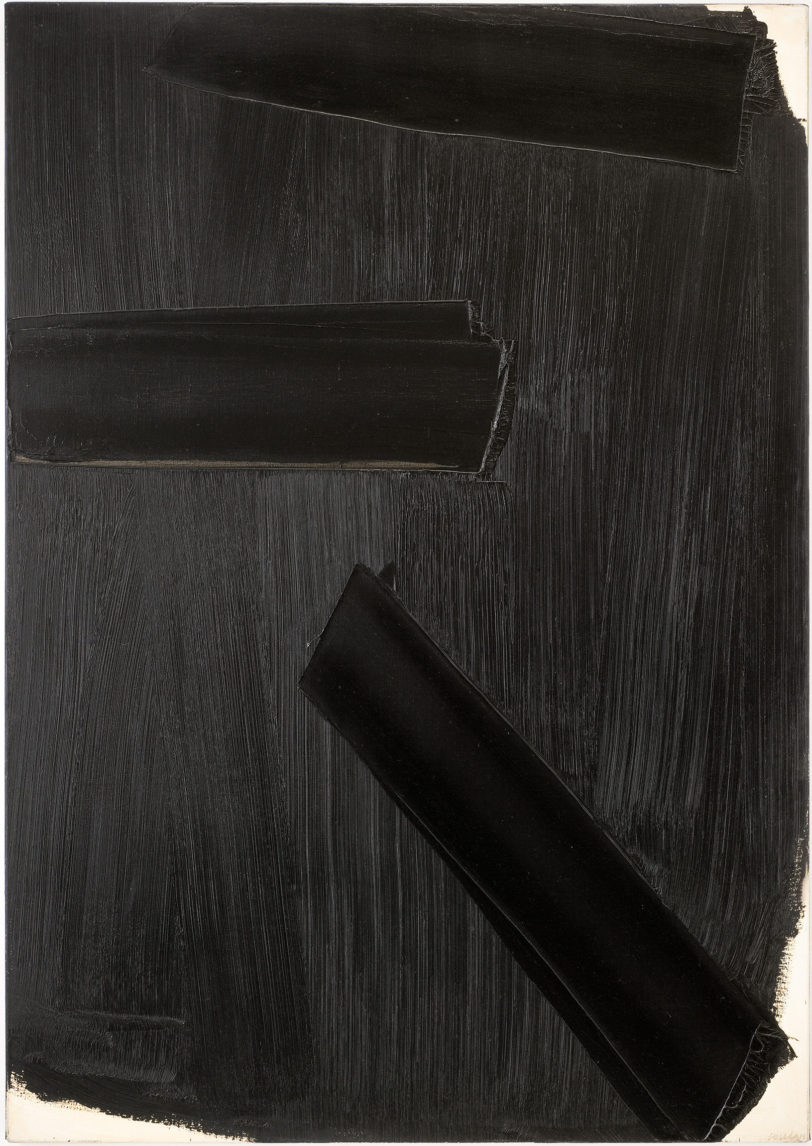 L'image présente une composition abstraite dominée par des tons noirs. On peut y voir des formes rectangulaires et des bandes de peinture noire qui semblent avoir été appliquées de manière énergique. L'arrière-plan est texturé, avec des coups de pinceau visibles, ce qui crée un contraste intéressant entre les différentes couches de noir. Cette œuvre évoque une certaine profondeur et une dynamique visuelle, tout en restant dans une palette monochrome.