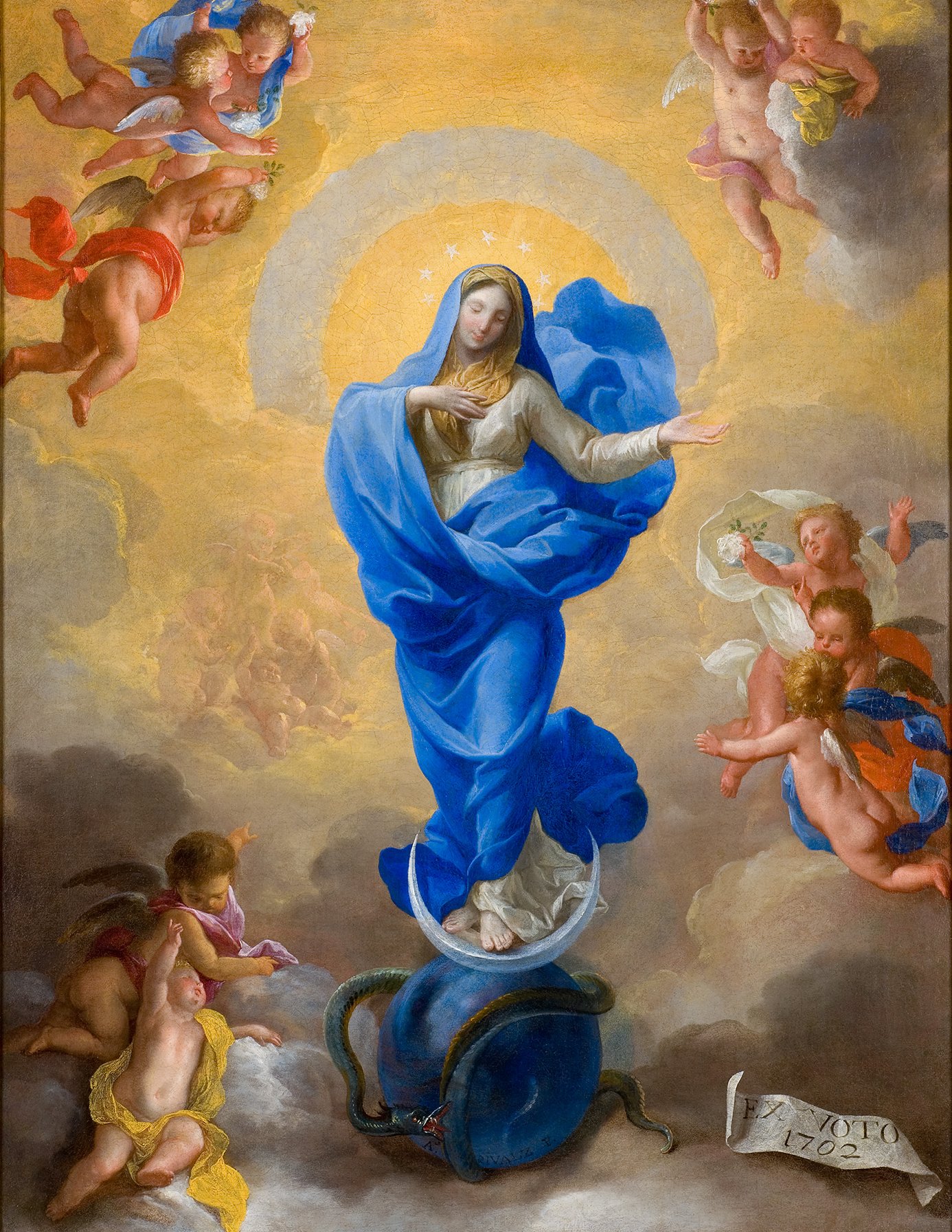 L'image représente une scène religieuse avec la Vierge Marie au centre, vêtue d'une robe bleue et d'un manteau blanc. Elle se tient sur un globe terrestre, entourée de nuages. Des anges, certains enroulés de drap coloré, volent autour d'elle, tandis que d'autres semblent lui présenter des objets ou des fleurs. Un serpent, symbolisant le mal, est visible sous ses pieds. Le fond est lumineux, avec une atmosphère céleste, et une aura dorée qui souligne la sainteté de la figure centrale.