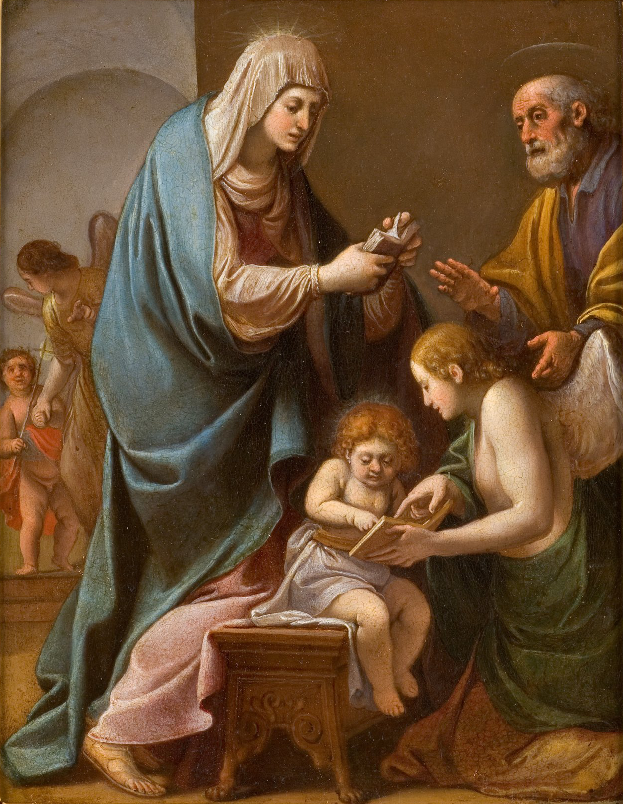 L'image représente une scène religieuse avec une ambiance tendre et lumineuse. Au centre, une femme, probablement la Vierge Marie, tient un tissu ou un vêtement qu'elle présente doucement à un enfant assis sur un petit meuble. Cet enfant, qui semble être Jésus, est entouré par une figure féminine et un homme âgé, souvent interprété comme Joseph. À l'arrière-plan, on aperçoit des anges, ajoutant une dimension céleste à la scène. Les expressions des personnages évoquent la sérénité et la dévotion, tandis que la lumière semble accentuer la connexion entre eux. Les détails des vêtements et des visages sont soigneusement réalisés, renforçant l'atmosphère sacrée de ce moment.