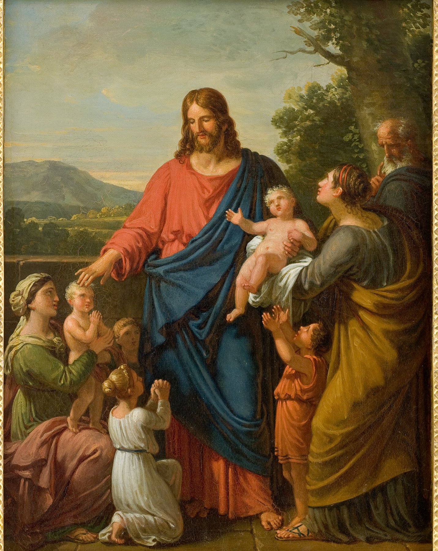 Cette image représente une scène biblique où Jésus est entouré d'enfants. Il est au centre, vêtu d'une robe longue avec une étole bleue, et il semble interagir avec les jeunes enfants qui l'entourent. Certaines personnes, probablement des femmes, sont à ses côtés, tandis que d'autres se tiennent à genoux, affichant des expressions d'admiration et de dévotion. Le fond présente un paysage verdoyant avec des arbres, ajoutant une atmosphère paisible à la scène. Ce tableau véhicule des thèmes de bonté, d'innocence et de l'importance des enfants dans le message chrétien.