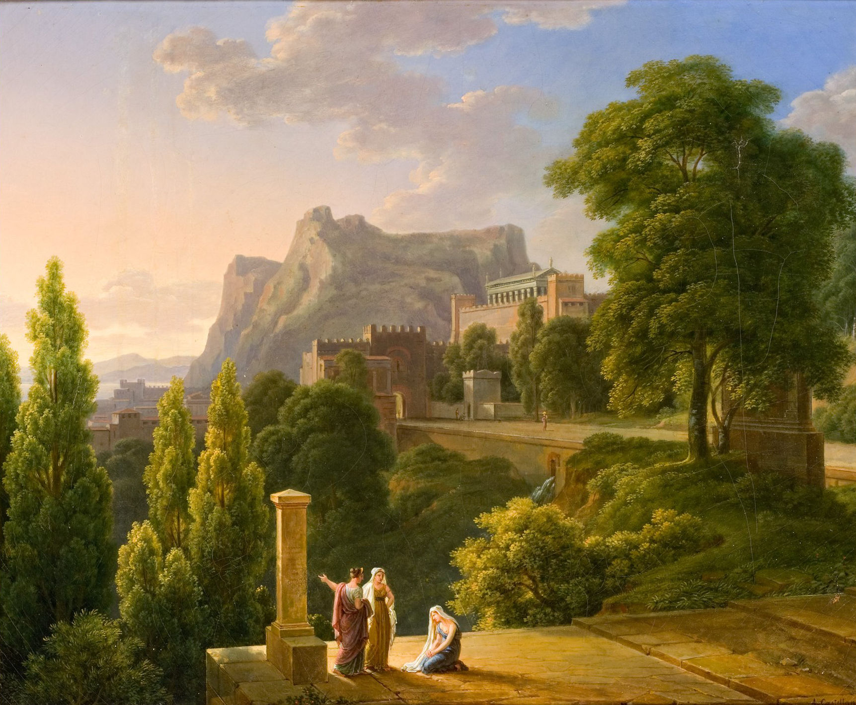 L'image présente un paysage paisible et pittoresque. On peut voir des montagnes majestueuses en arrière-plan, encadrées par des arbres verdoyants. Au premier plan, plusieurs personnages sont représentés, certains interagissant, probablement en discussion. La lumière dorée du coucher de soleil baigne la scène, ajoutant une atmosphère chaleureuse et tranquille. Les détails architecturaux des bâtiments en arrière-plan suggèrent une ambiance historique, renforçant le charme de ce paysage.