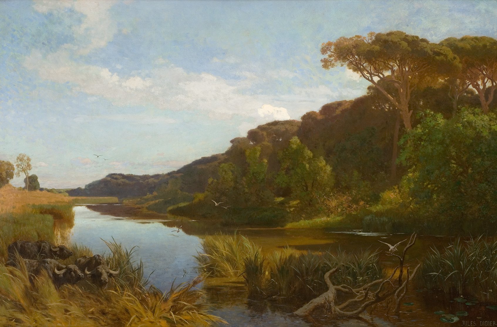 L'image représente un paysage naturel paisible, avec une rivière serpentant à travers une verdure luxuriante. Des arbres majestueux surplombent les rives, et la lumière du soleil éclaire la scène, créant une atmosphère sereine. On peut également apercevoir quelques oiseaux en vol dans le ciel dégagé. Les herbes et les plantes au premier plan ajoutent de la texture et de la profondeur à l'ensemble du tableau. Ce cadre idyllique évoque la beauté de la nature et une certaine tranquillité.