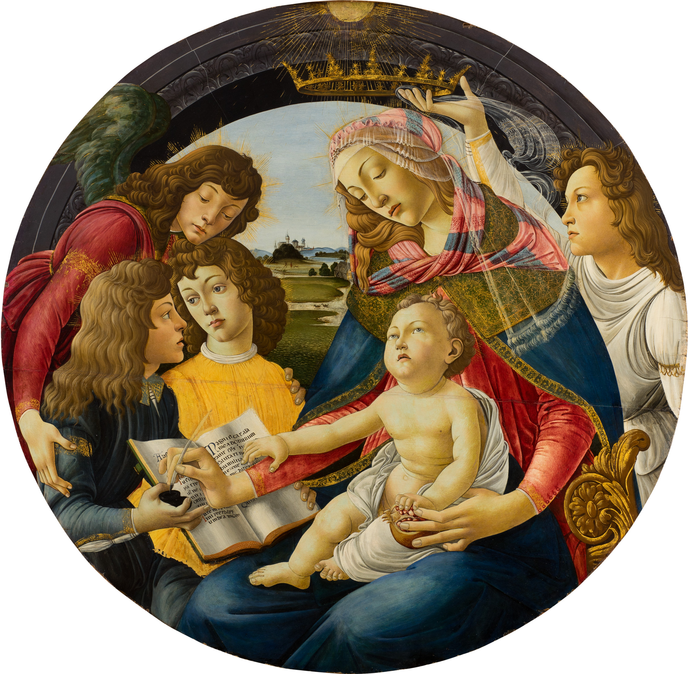 Cette image représente une scène de la Vierge Marie avec l'Enfant Jésus. Marie est au centre, tenant l'Enfant qui semble tendre la main vers un personnage à sa droite. Entourant Marie, on peut voir plusieurs figures, dont des anges et d'autres personnages. La composition est riche en détails, avec des expressions délicates et des vêtements colorés. L'arrière-plan montre un paysage serein, complétant l'atmosphère sacrée de l'œuvre. L'ensemble évoque des thèmes de maternité, de divinité et de paix.