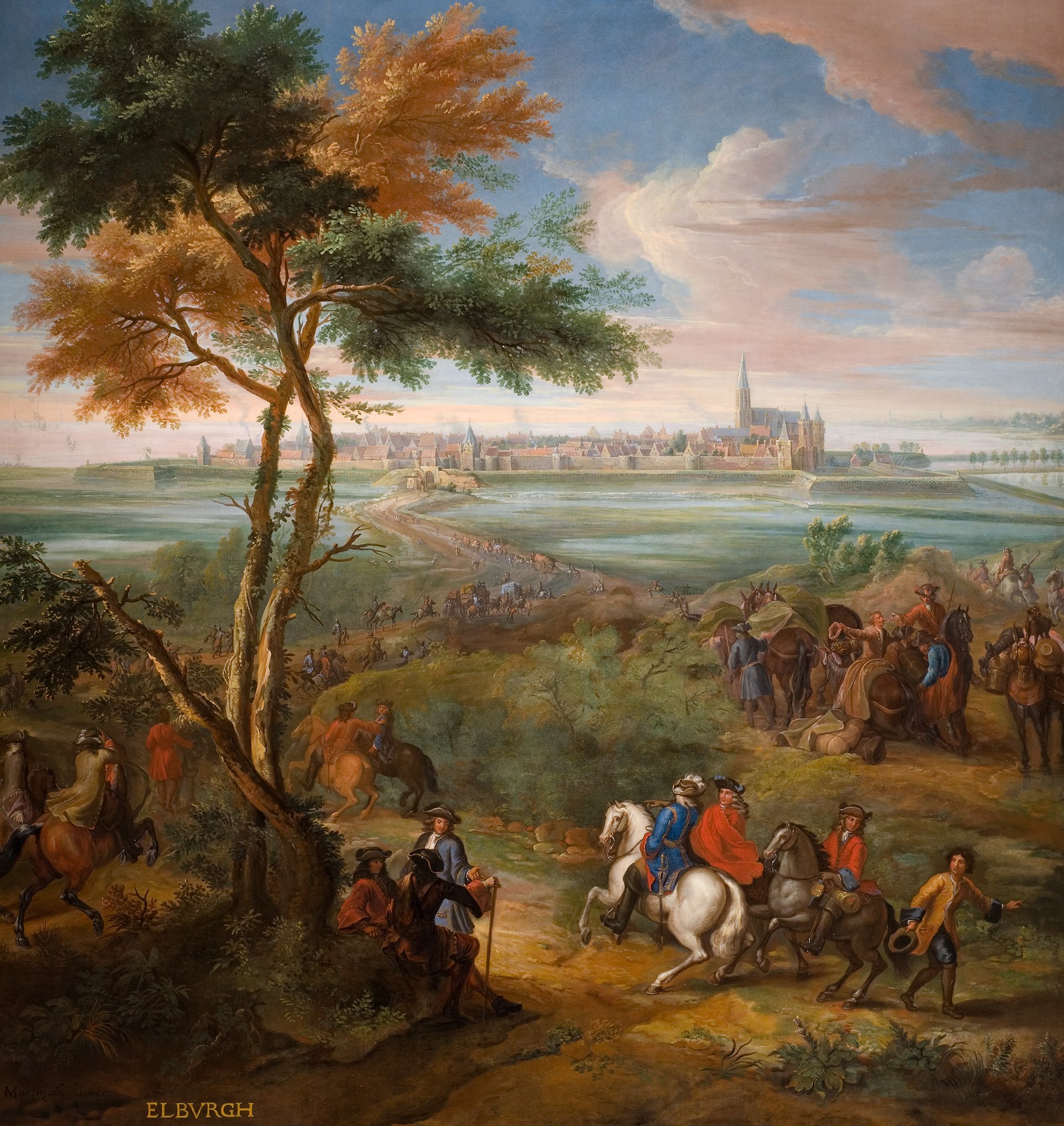 L'image représente un paysage pastoral vivant, avec une procession de personnages à cheval et à pied se dirigeant vers une ville visible à l'horizon. On peut voir des arbres verdoyants et des collines douces au premier plan. Les personnes sont habillées de manière traditionnelle, ajoutant une touche historique à la scène. À l'arrière-plan, la ville est ornée de bâtiments, avec des tours et des cheminées, sous un ciel lumineux parsemé de nuages. L'ensemble dégage une atmosphère de mouvement et de convivialité, témoignant d'une époque révolue.