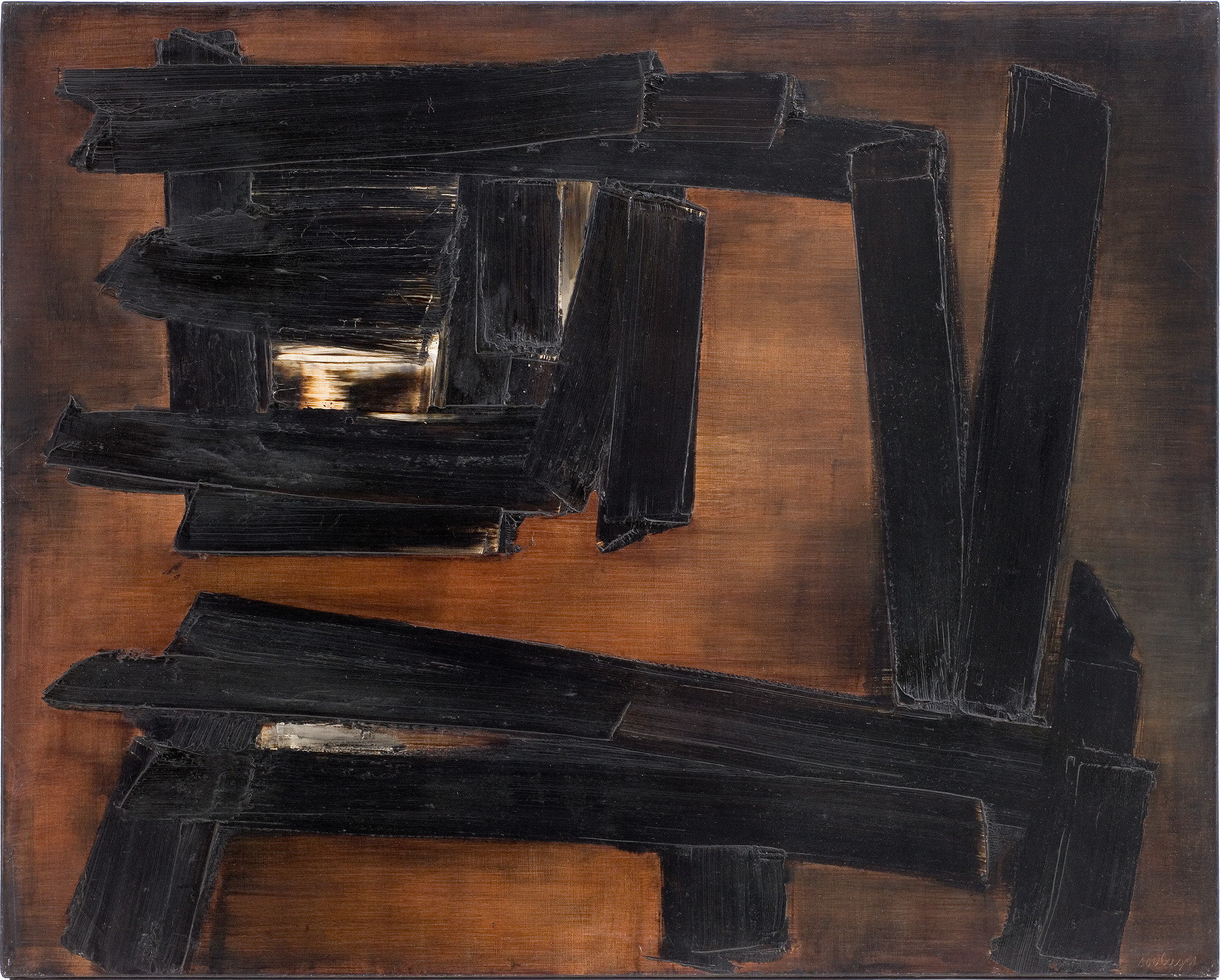 L'image représente une œuvre abstraite caractérisée par des coups de pinceau sombres et épais, formant des formes géométriques sur un fond de couleur chaude, probablement brun ou orangé. Les éléments noirs semblent s'entrelacer et créer une composition dynamique, évoquant un sens de profondeur et de mouvement. L'ensemble dégage une atmosphère à la fois saisissante et mystérieuse, typique de l'art moderne.