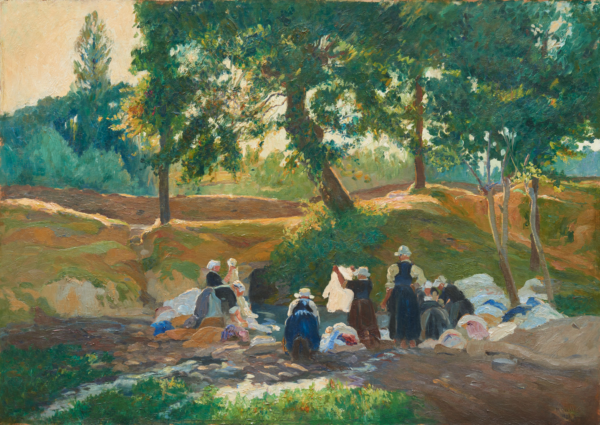 L'image représente un paysage en plein air où plusieurs femmes sont réunies. Elles semblent être en train de laver du linge, probablement au bord d'une rivière ou d'un ruisseau. Les femmes portent des vêtements traditionnels, et certaines ont des couvre-chefs. La scène est baignée dans une lumière douce, avec des arbres verdoyants en arrière-plan et des ombres qui suggèrent une belle journée ensoleillée. Les couleurs sont vives et variées, avec des touches de vert, de beige et de bleu, ce qui donne une atmosphère paisible et bucolique à l'ensemble.