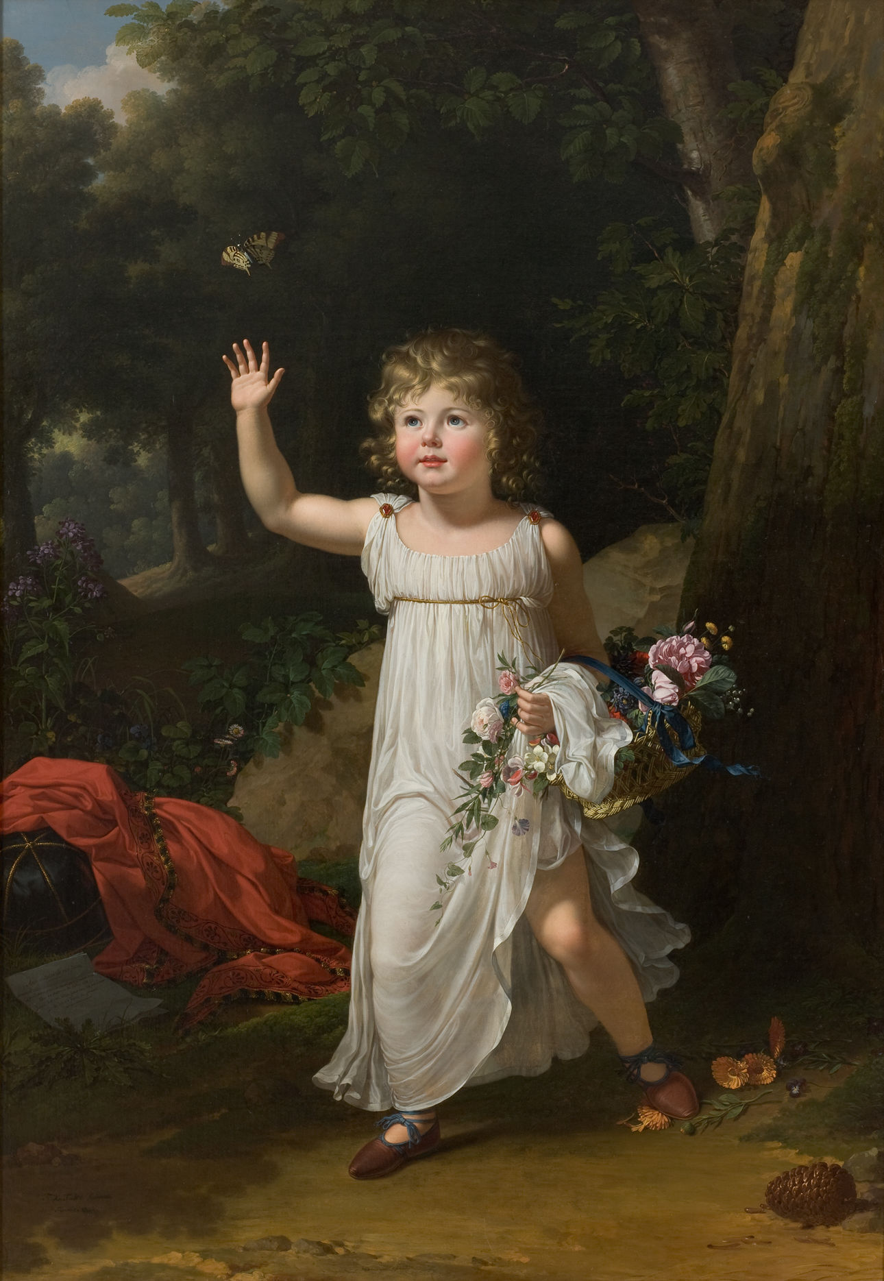 L'image représente un enfant, probablement une fillette, dans un paysage naturel. Elle est vêtue d'une robe légère et tient un petit panier rempli de fleurs. L'enfant semble émerveillée, levant la main comme si elle interagissait avec un papillon ou un autre élément de la nature. En arrière-plan, on peut voir des arbres et des fleurs, créant une ambiance paisible et printanière. Des tissus colorés sont également présents sur le sol, ajoutant une touche de vivacité à la scène.