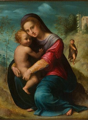 L'image représente une scène religieuse avec la Vierge Marie tenant l'Enfant Jésus dans ses bras. Marie est vêtue d'une robe rouge et d'un manteau bleu, son visage exprime tendresse et sérénité. L'Enfant Jésus, nu, est blotti contre elle, regardant vers le spectateur. En arrière-plan, on aperçoit un paysage avec des arbres et une architecture, ainsi qu'une figure d'un enfant, probablement Saint Jean-Baptiste, tenant une croix. La composition évoque la douceur et la proximité entre les personnages.